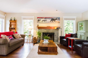 Spacious Town Home with Private Hot Tub